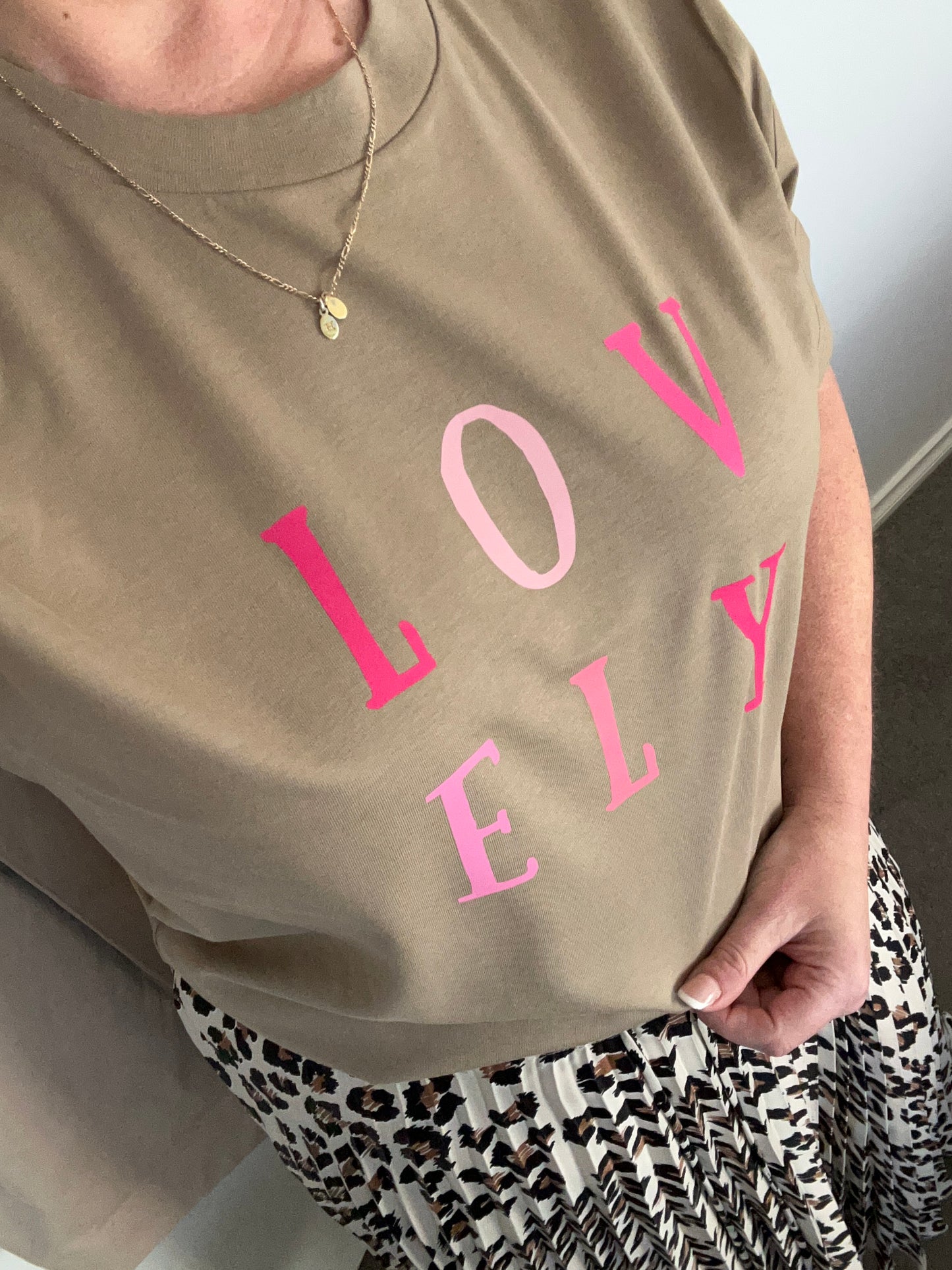 Lovely - Classic Relaxed Tee - Sand